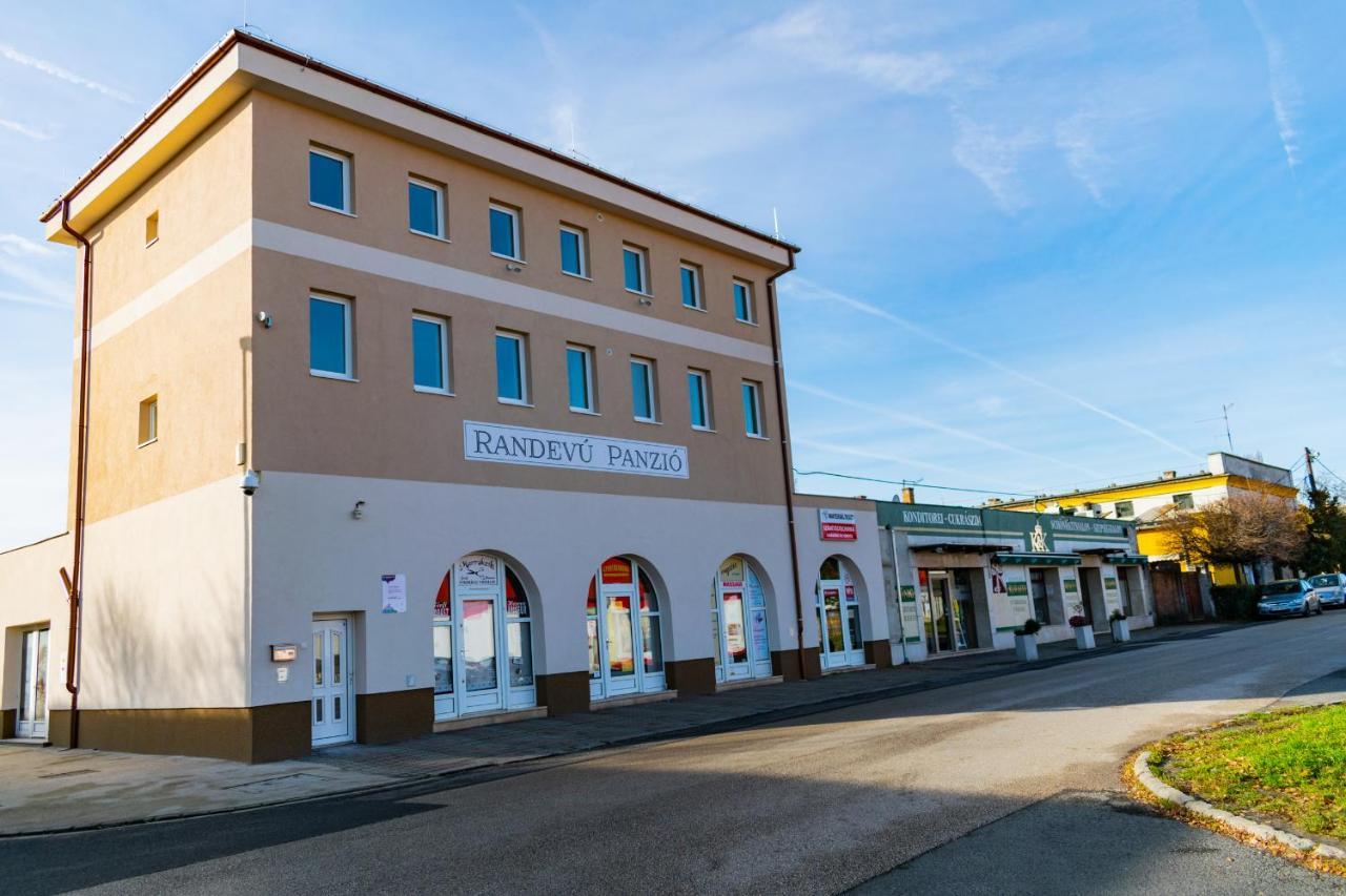 ショプロン Randevu Panzio Bed & Breakfast エクステリア 写真