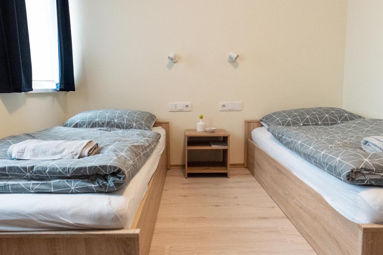 ショプロン Randevu Panzio Bed & Breakfast エクステリア 写真