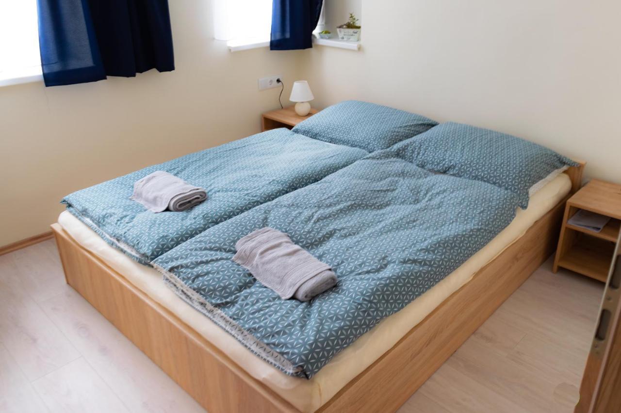 ショプロン Randevu Panzio Bed & Breakfast エクステリア 写真